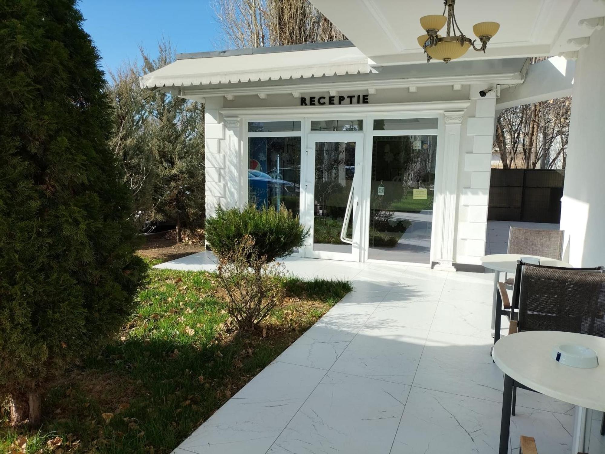 Hostel Orhideea Buzău Dış mekan fotoğraf