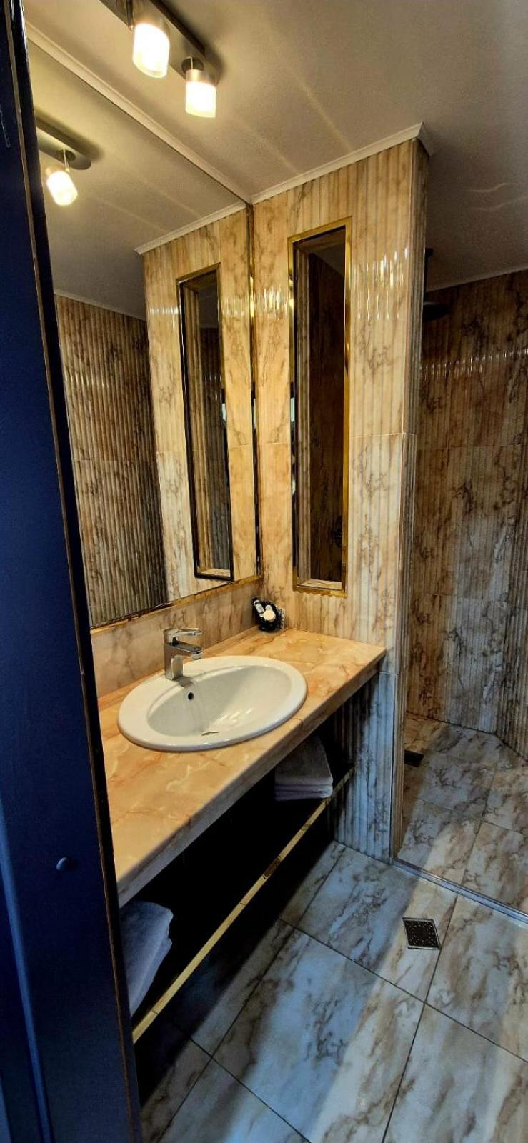 Hostel Orhideea Buzău Dış mekan fotoğraf